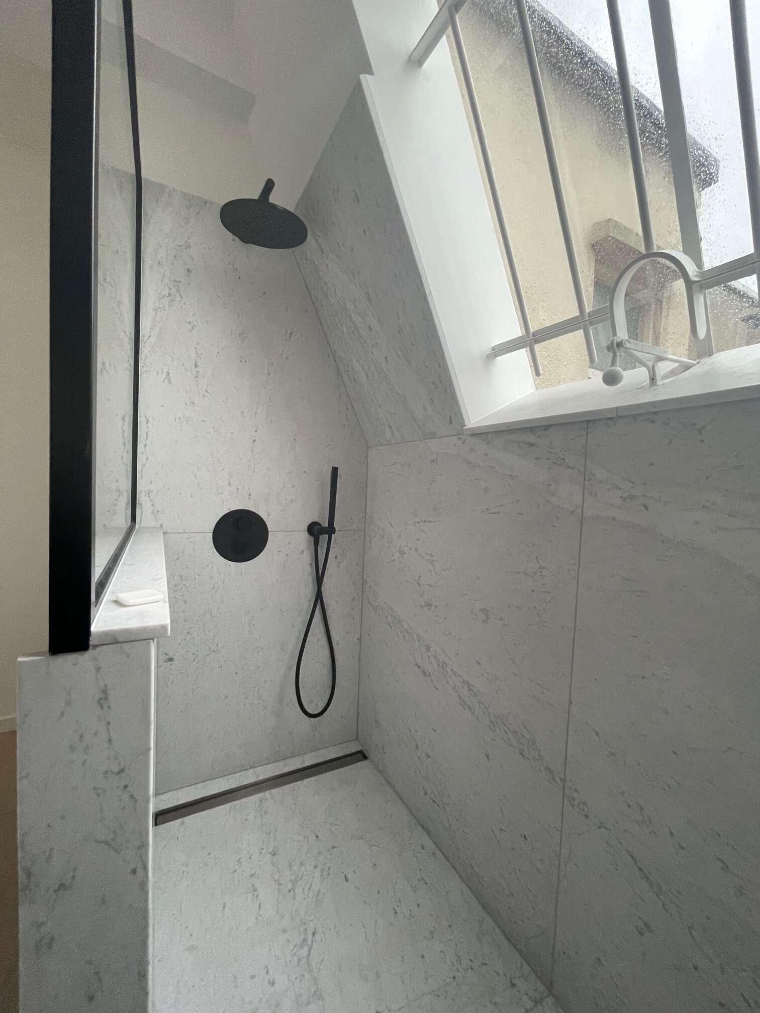 carrare-douche-paris