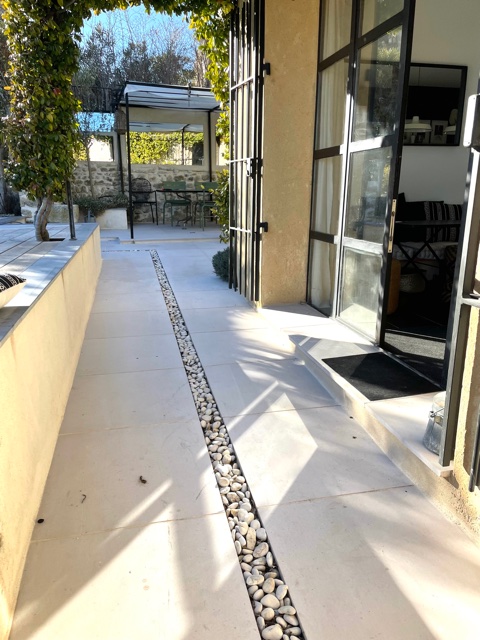 dallage-amenagement-exterieur-pierre-comblanchien-drome-provence-france-sur-mesure
