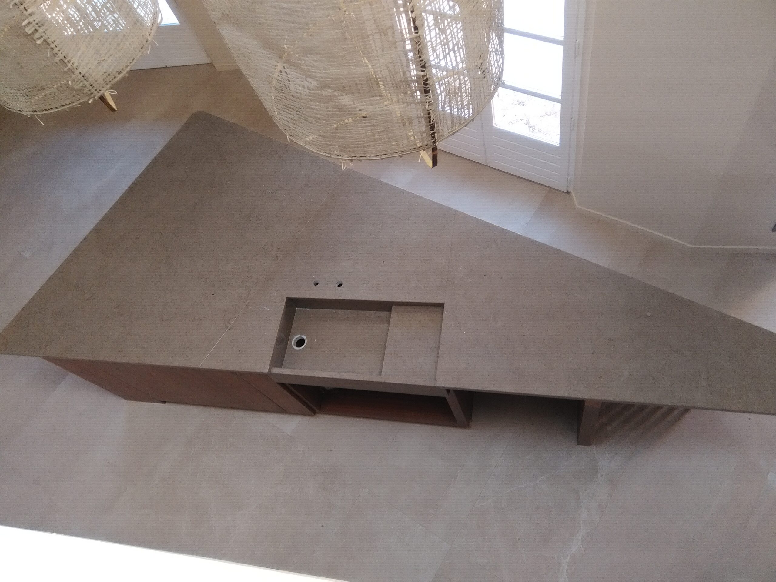 ilot-cuisine-evier-pierre-ruoms-sur-mesure
