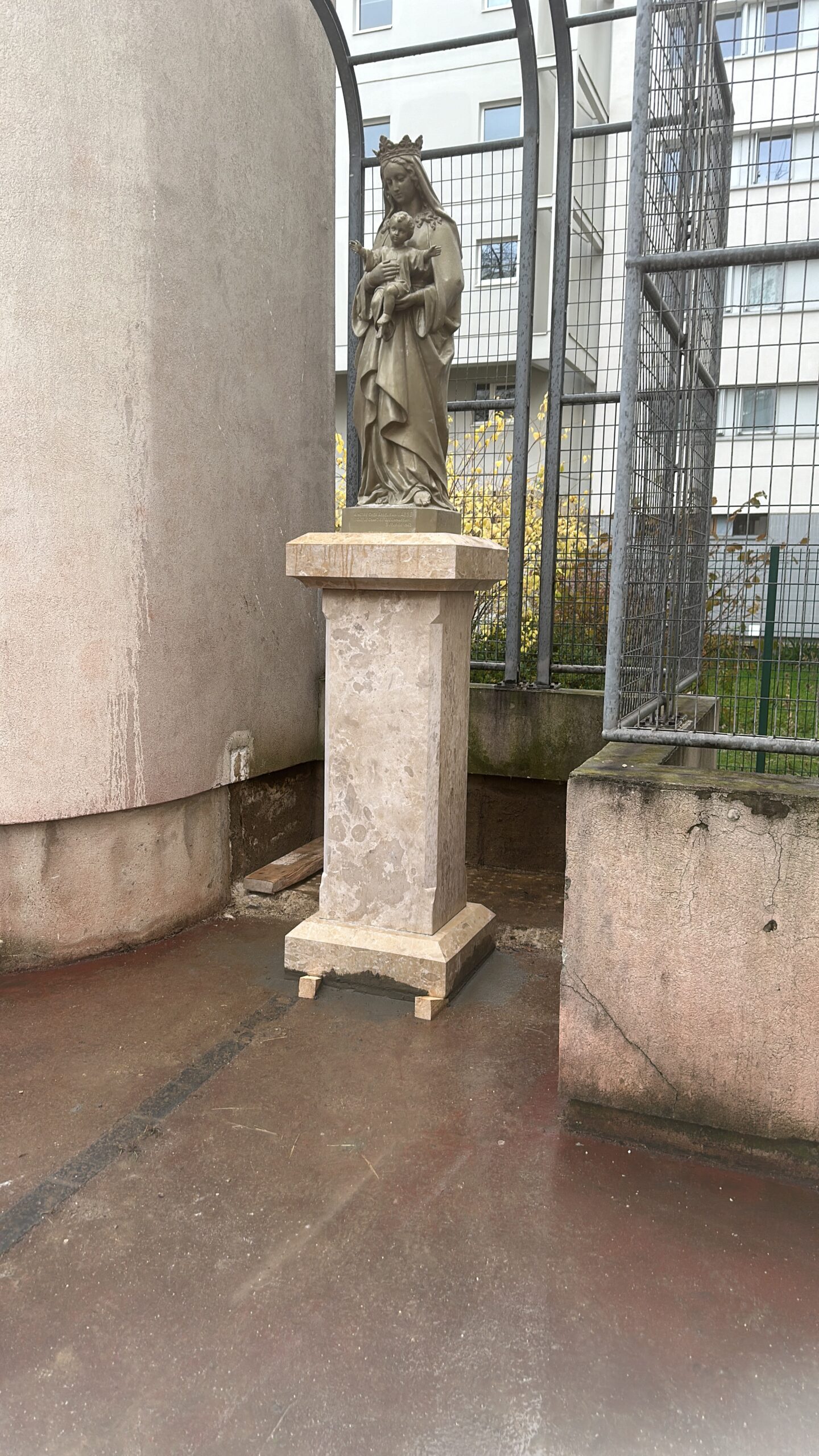 socle-statue Paris- pierre-France